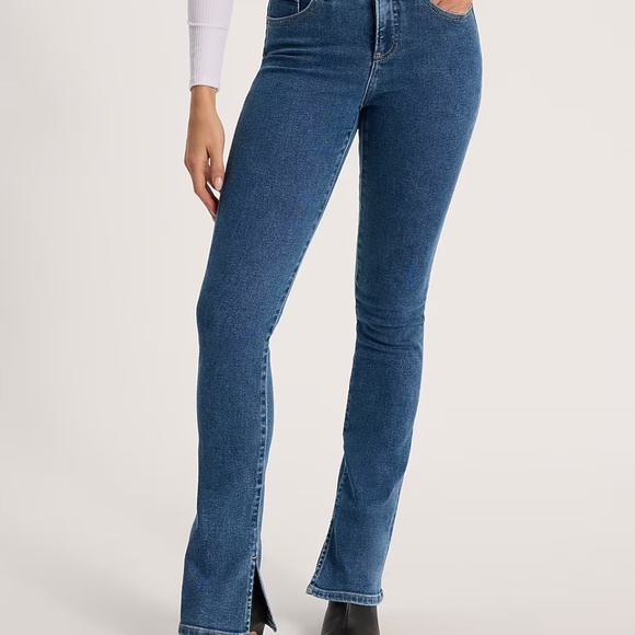 Express Mid-Rise Medium Wash Hyper Sculpt Skyscraper Jeans - Picture 1 of 5